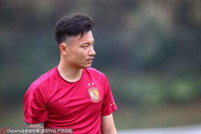 返回地球的马蓝星为给陨石灾难下的人们带来希望，决定将独孤月顽强的月球生活向全球直播